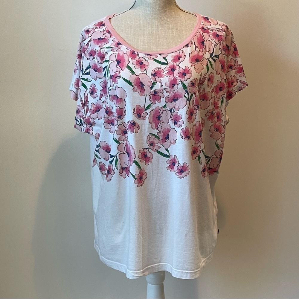 Tommy Hilfiger short sleeved crew neck Barbie pink floral & white t-shirt; XXL